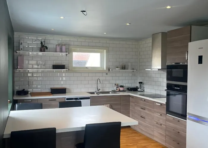 Apartment With 4 Bedrooms, Available For Ons