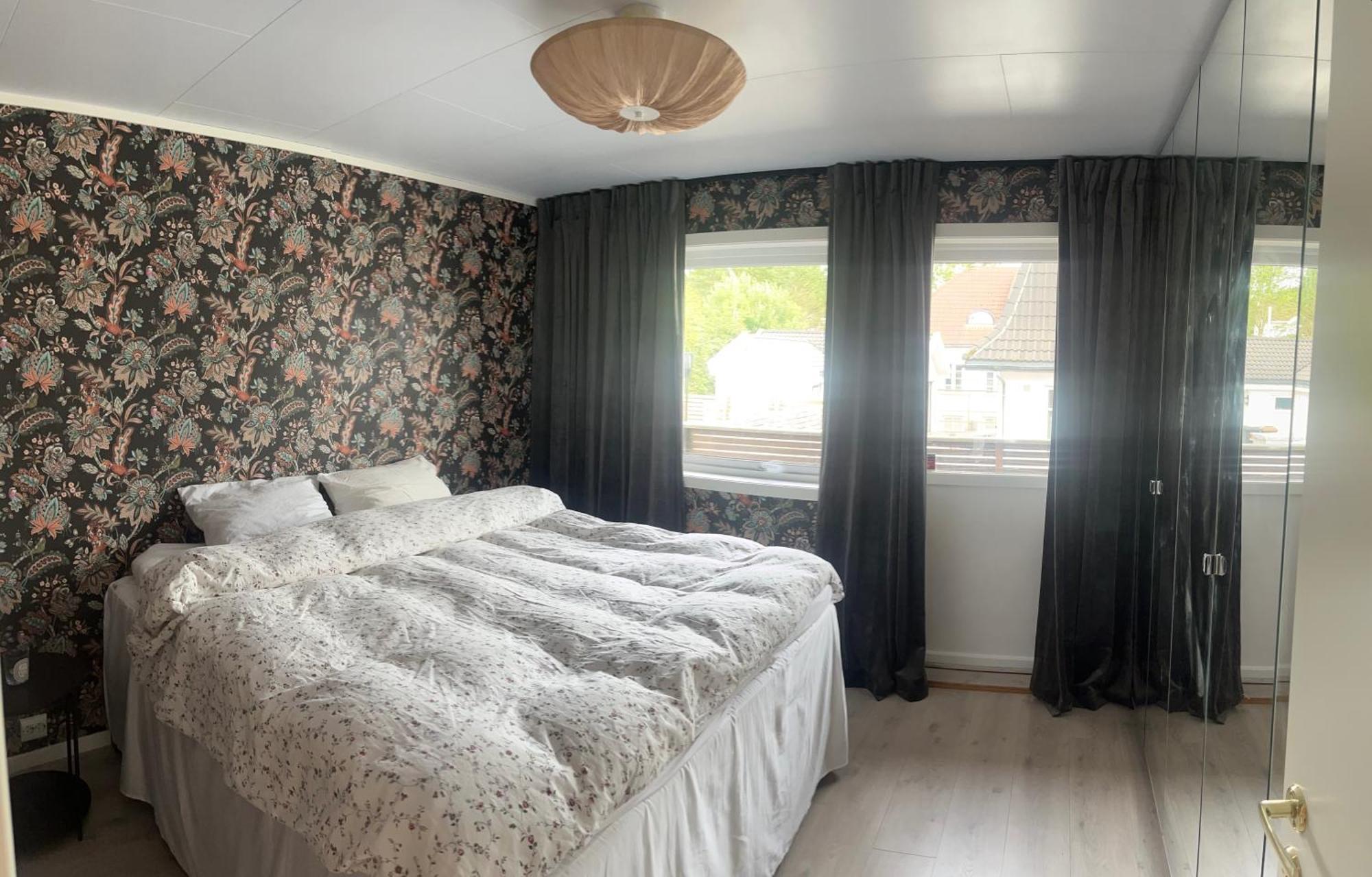 With 4 Bedrooms, Available For Ons Leilighet *